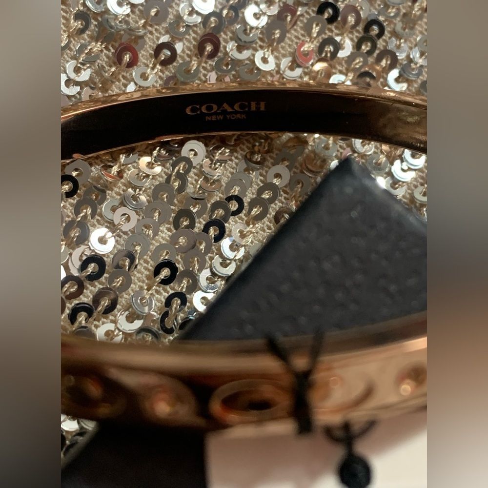 NEW Coach Kissing C Hinged Bangle - Rosegold - Picture 5 of 8